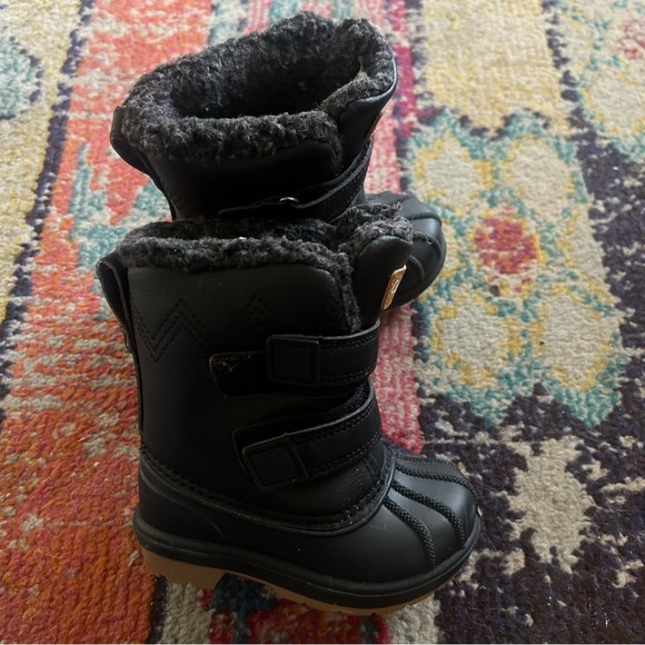 Cat & Jack Kids Black Winter Boots size 5 - Picture 3 of 5